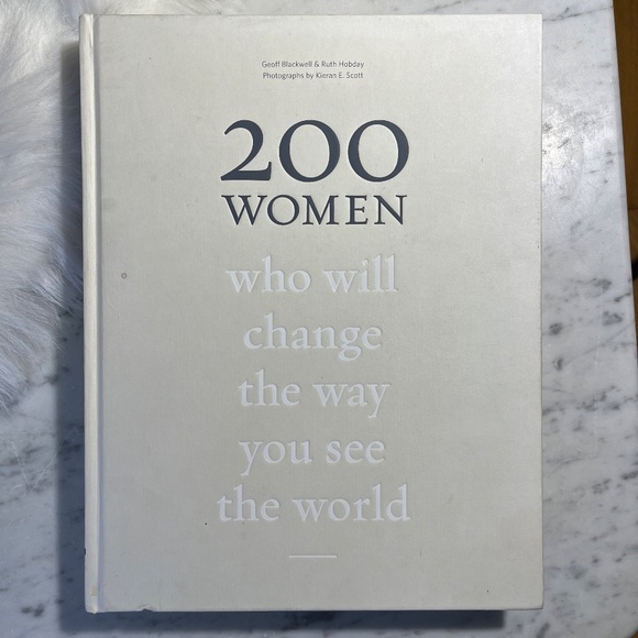 2017 200 Women Who Will Change the Way You See The World Hardcover Book - Picture 2 of 7